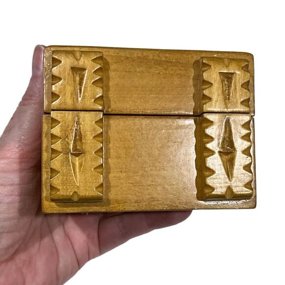 ROYAL TABULA Small Carved Wooden Box Wedding/Engagement Ring Bearer Ring Box - Picture 5 of 13